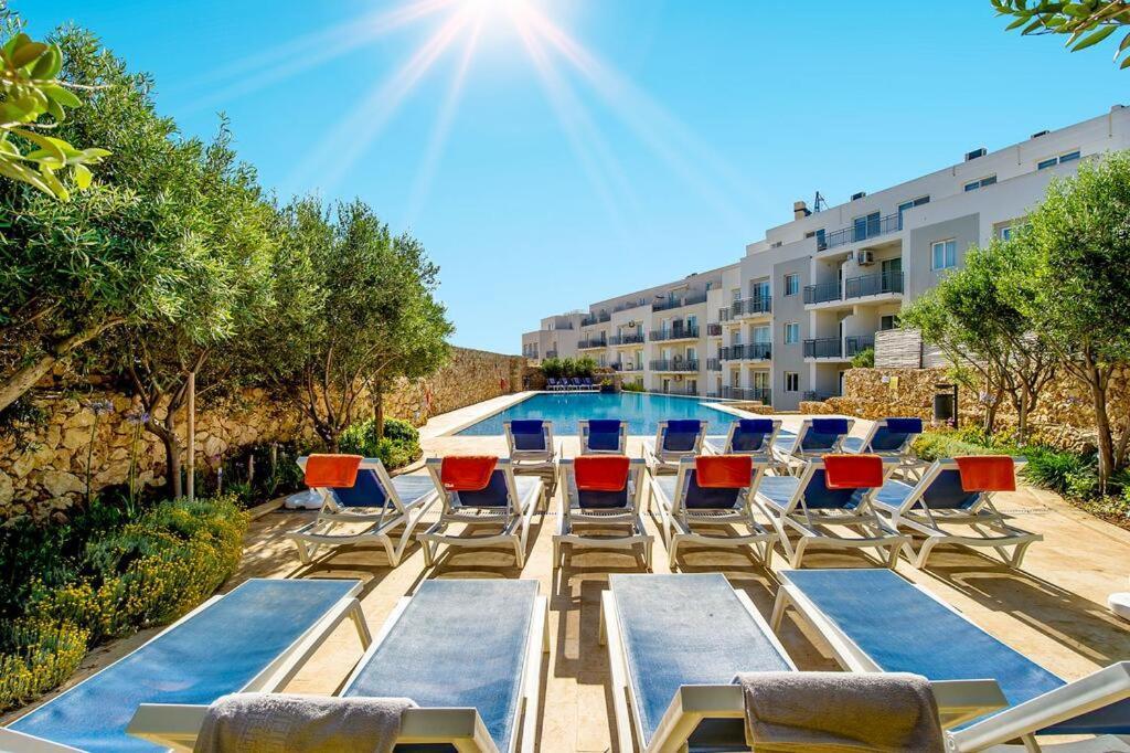 Apartamento A Bed Of Roses Marsalforn Exterior foto