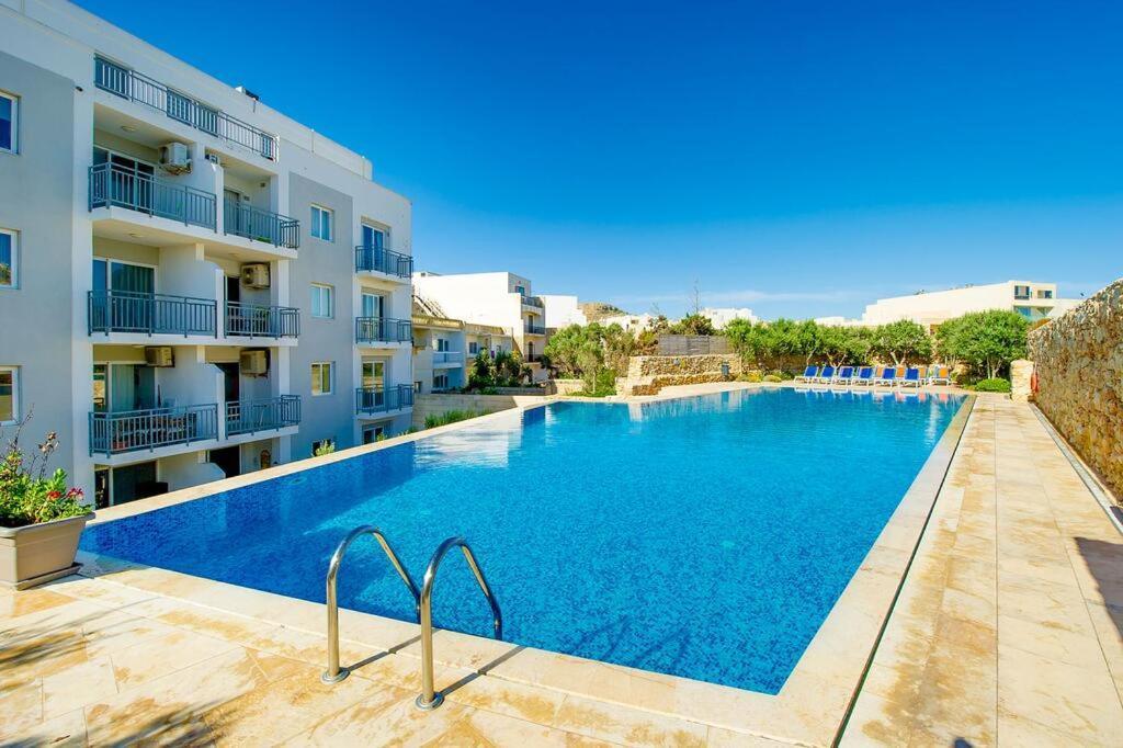 Apartamento A Bed Of Roses Marsalforn Exterior foto