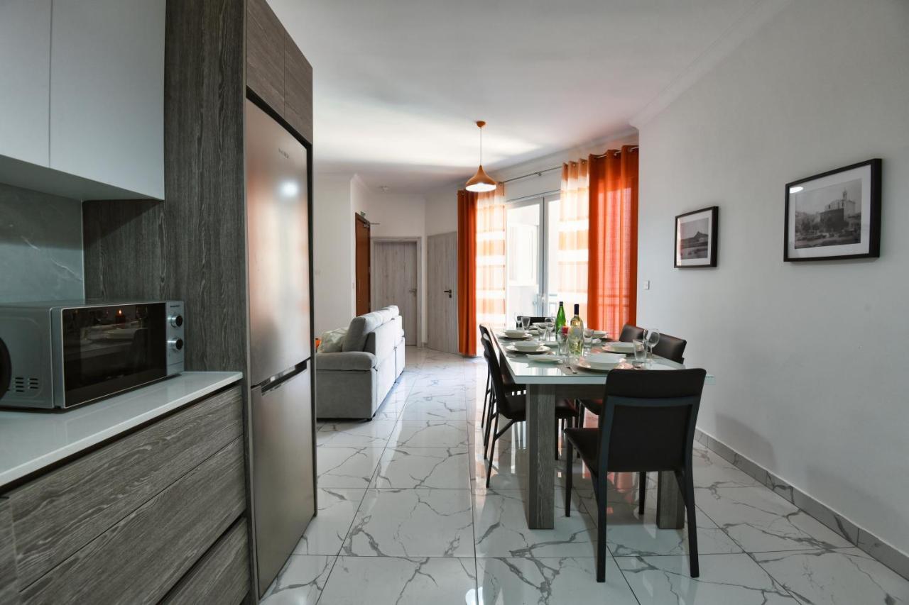 Apartamento A Bed Of Roses Marsalforn Exterior foto