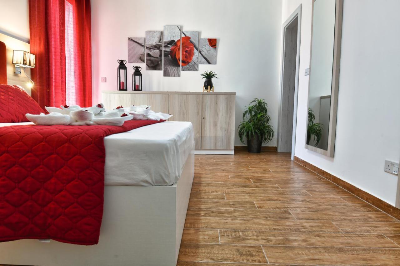 Apartamento A Bed Of Roses Marsalforn Exterior foto