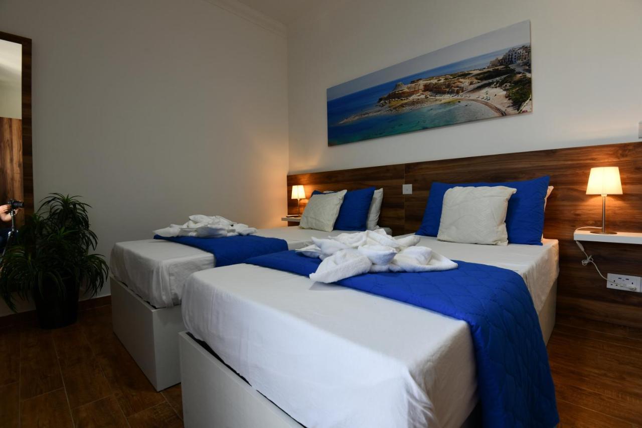 Apartamento A Bed Of Roses Marsalforn Exterior foto