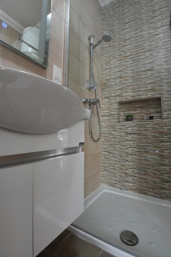 Apartamento A Bed Of Roses Marsalforn Exterior foto