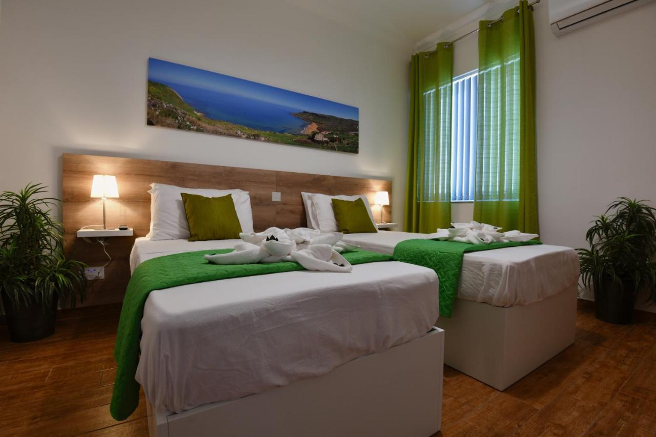 Apartamento A Bed Of Roses Marsalforn Exterior foto