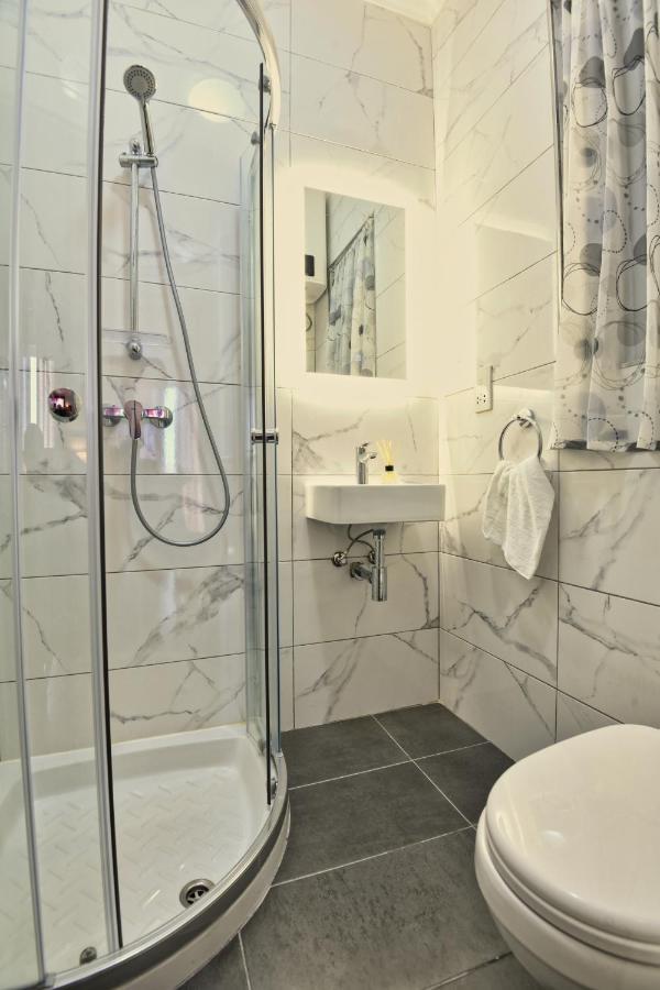 Apartamento A Bed Of Roses Marsalforn Exterior foto