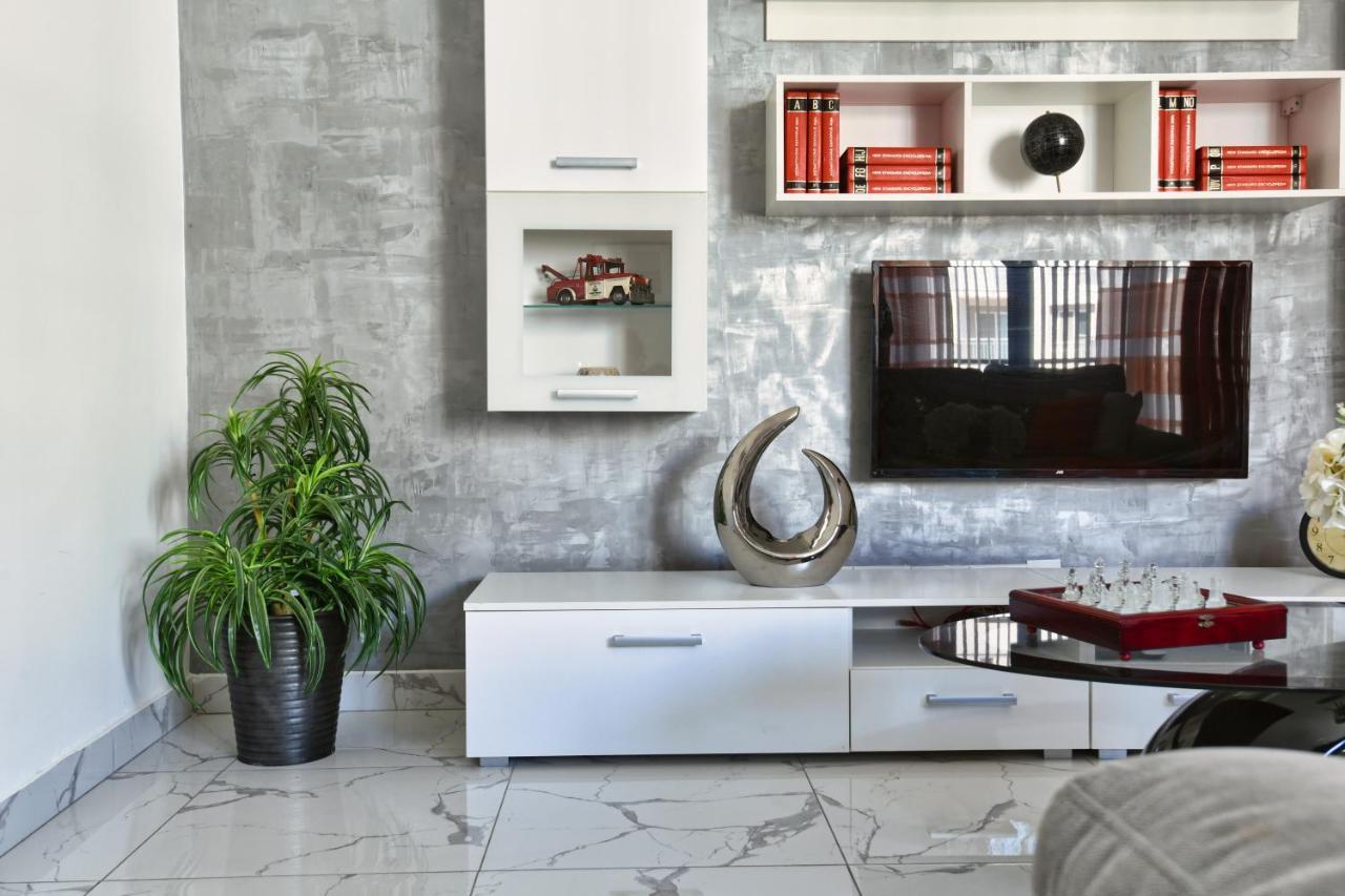 Apartamento A Bed Of Roses Marsalforn Exterior foto