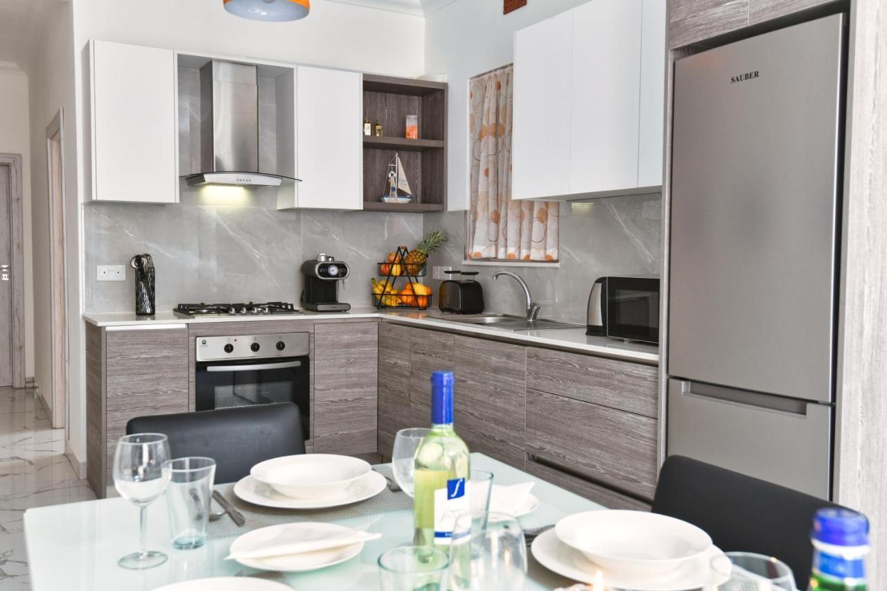 Apartamento A Bed Of Roses Marsalforn Exterior foto