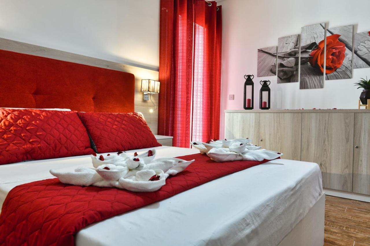 Apartamento A Bed Of Roses Marsalforn Exterior foto