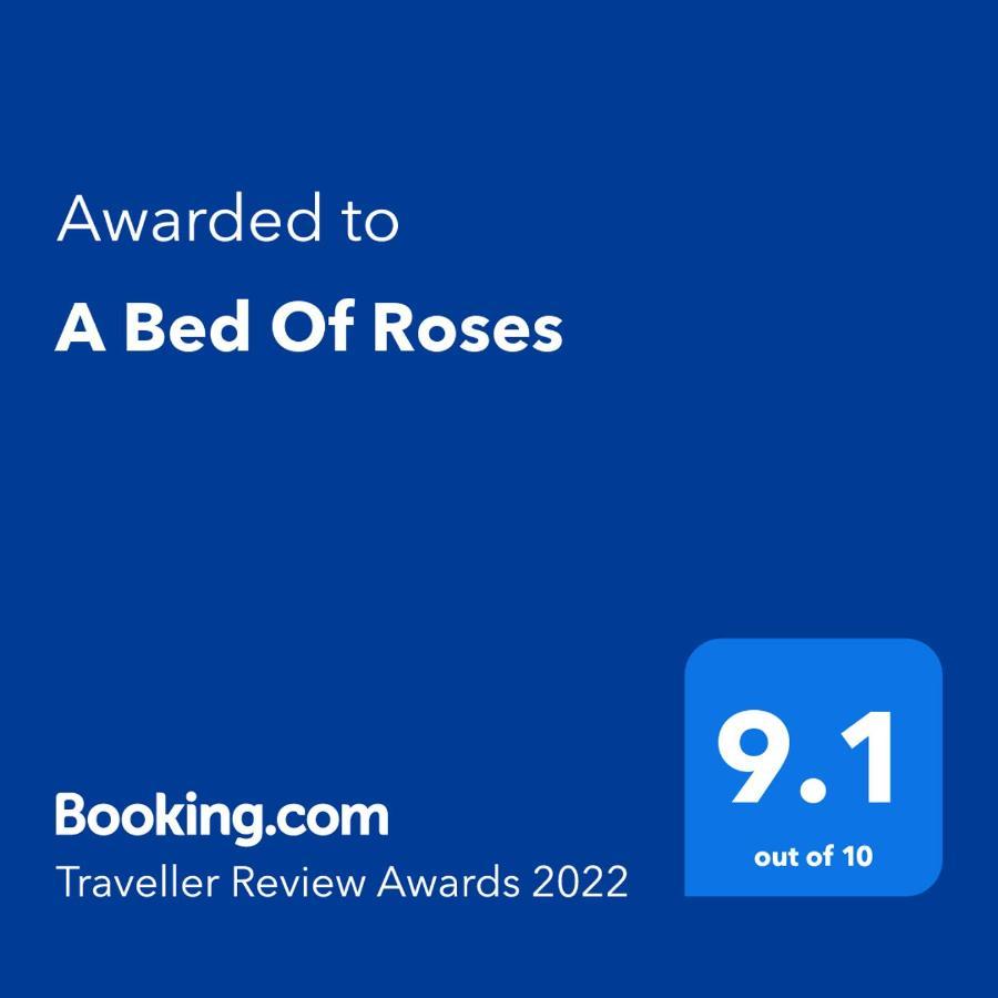 Apartamento A Bed Of Roses Marsalforn Exterior foto